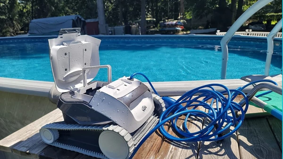 Swimming pool equipment maintenance
